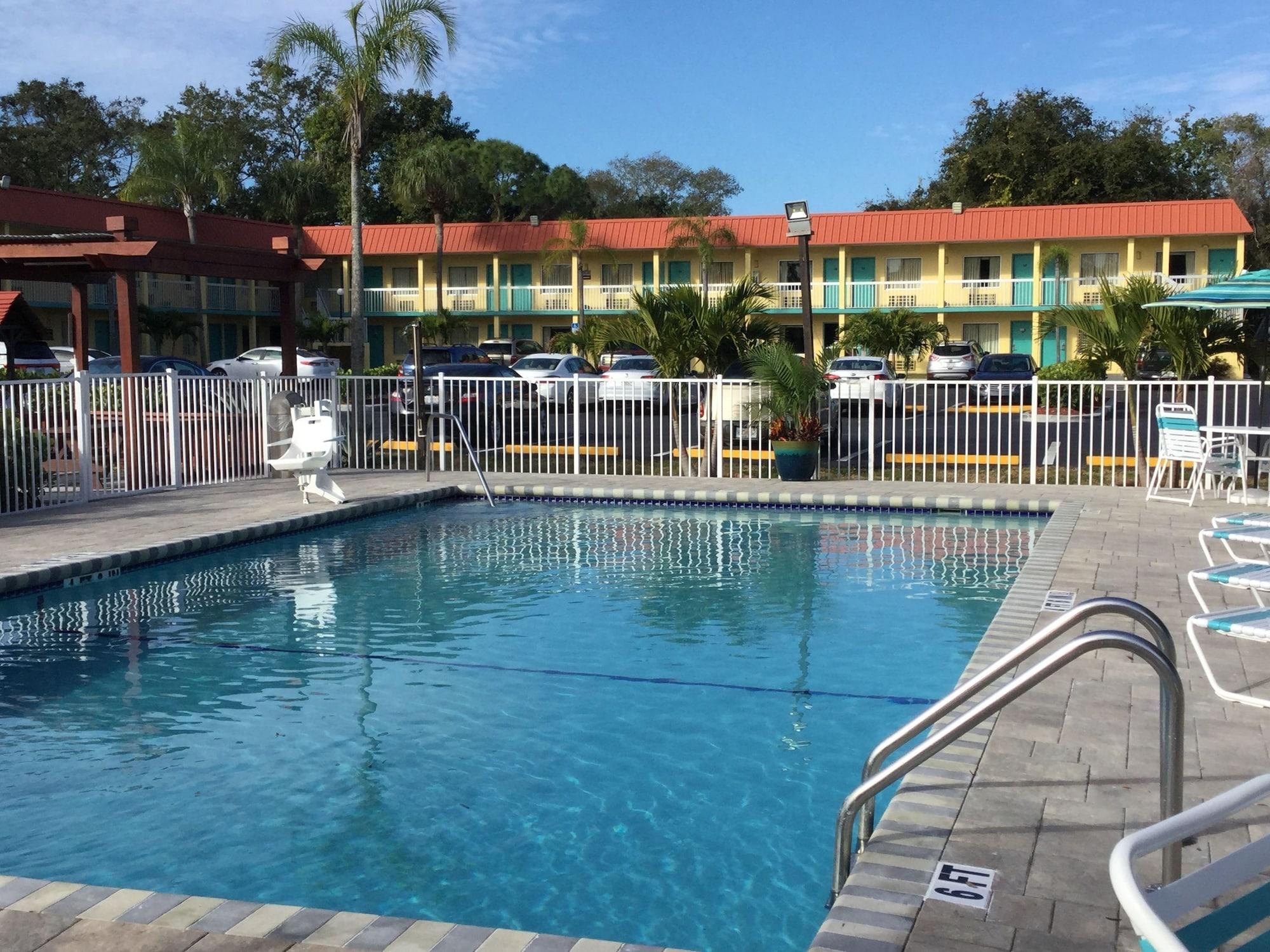 Мотель Super 8 By Wyndham Sarasota Near Siesta Key Экстерьер фото